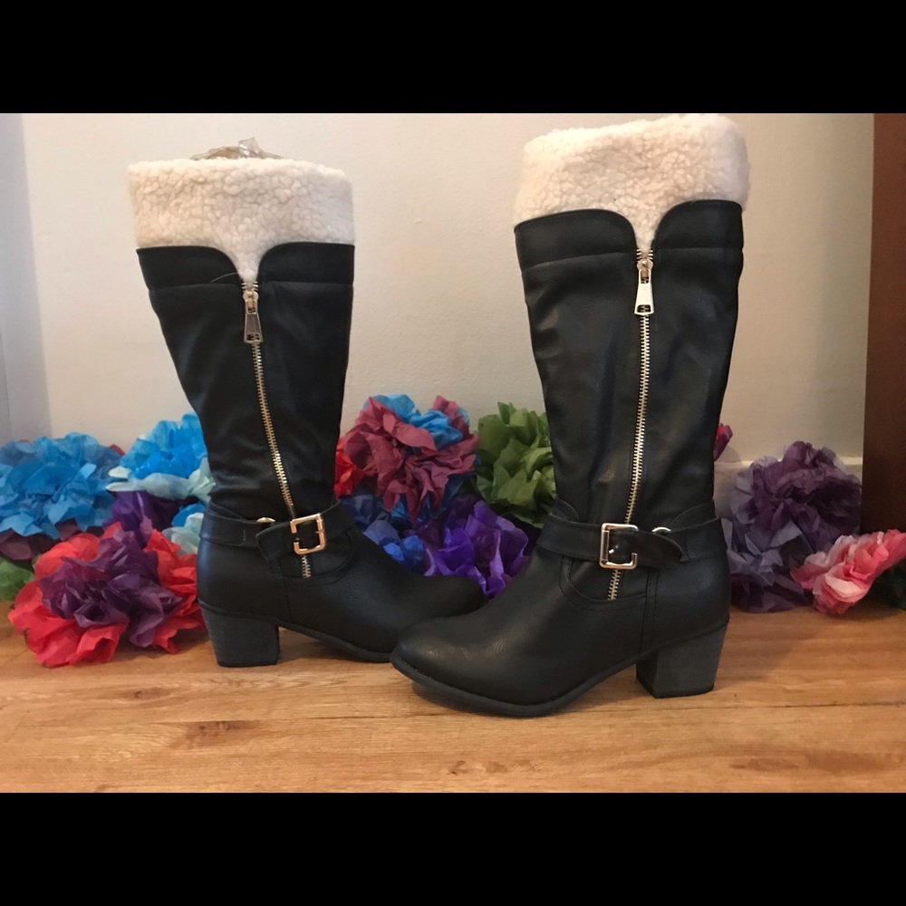 Awesome black and fur winter boots by Reneeze.